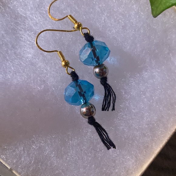 Hand Crafted Macrame Style Beaded Fringe Gold Toned Dangle Earrings Earth Theme - Picture 3 of 10